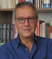 Autor Manuel Juliá